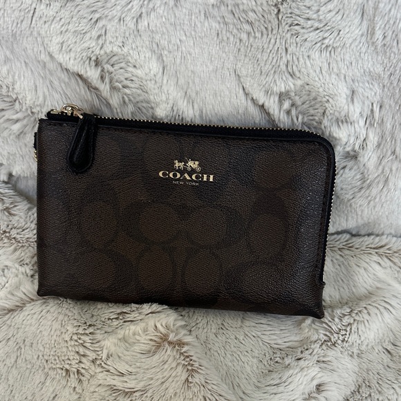 Coach Signature Wallet - Picture 1 of 3